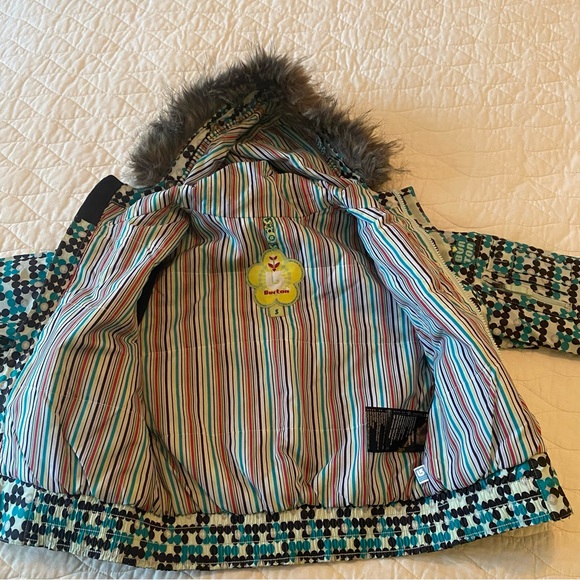 Girls size 6 (small) Burton Snowboard / Ski Jacket - Excellent condition - Picture 3 of 5